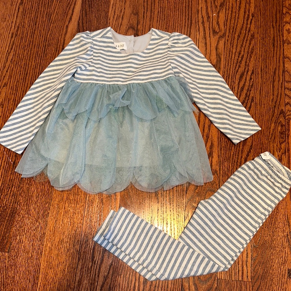 Isobella & Chloe blue striped outfit- size child 5